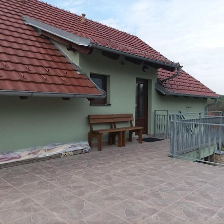 Rodinne Vinarstvi Guldanovi Divaky Luaran gambar