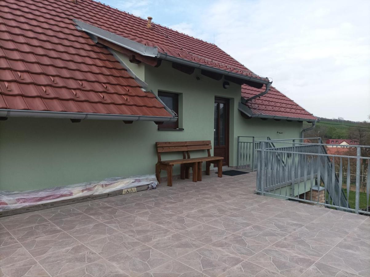 Rodinne Vinarstvi Guldanovi Divaky Luaran gambar